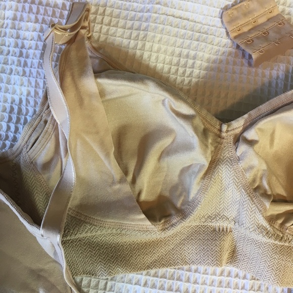 NWOT Wirefree Comfort Nursing Seamless Bra - Natural - Picture 10 of 13